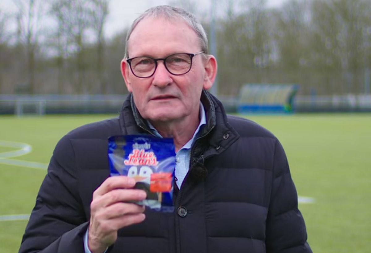 Îl recunoști? Atacantul legendar care a pus filme pentru adulți în vestiar, înainte de Danemarca - România, a intrat în televiziune