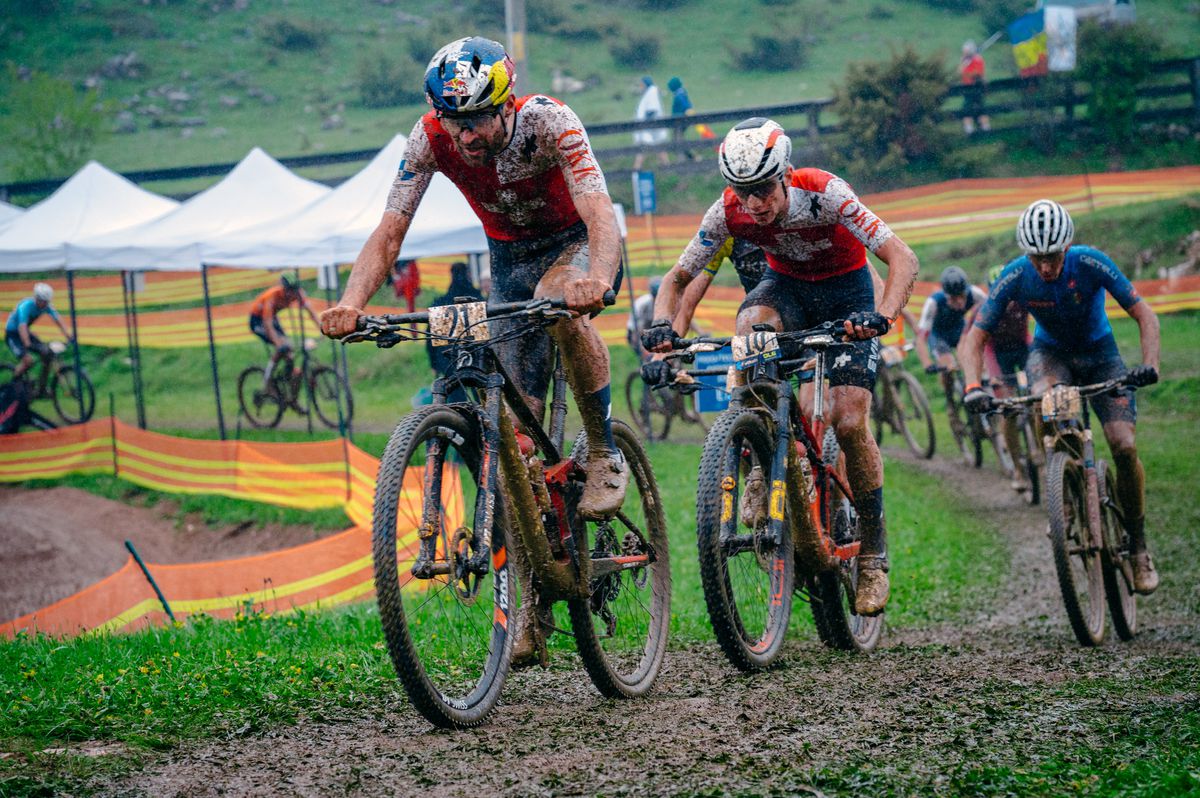 Imagini FABULOASE » Show în noroi la Campionatele Europene de Mountain Bike de la Cheile Grădiștei