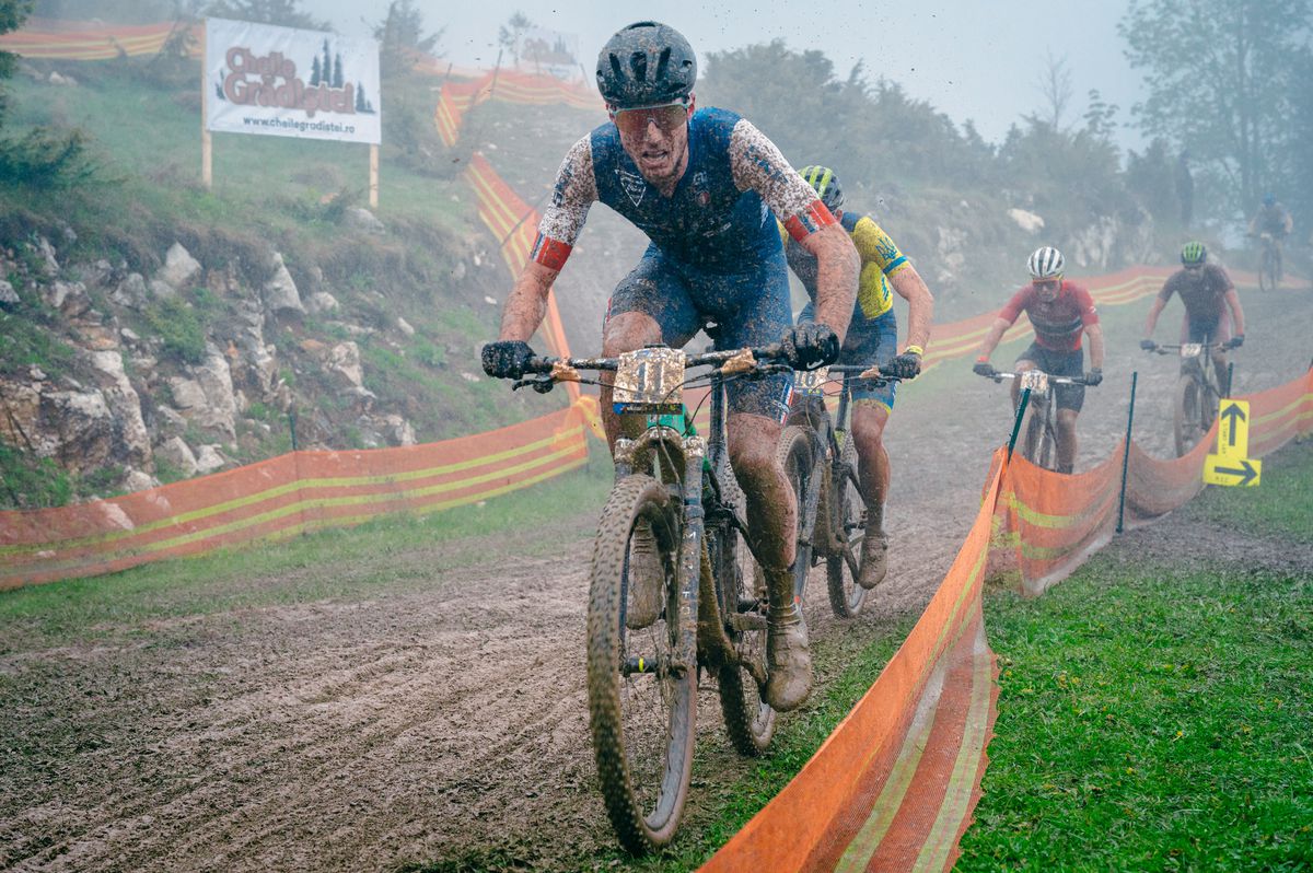 Imagini FABULOASE » Show în noroi la Campionatele Europene de Mountain Bike de la Cheile Grădiștei