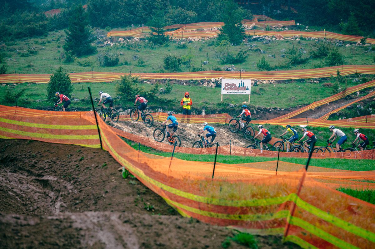 Imagini FABULOASE » Show în noroi la Campionatele Europene de Mountain Bike de la Cheile Grădiștei