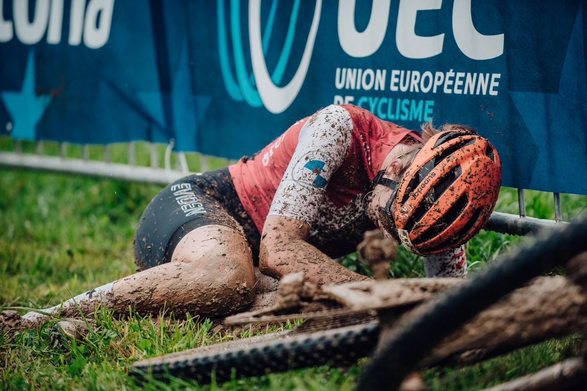 Imagini FABULOASE » Show în noroi la Campionatele Europene de Mountain Bike de la Cheile Grădiștei