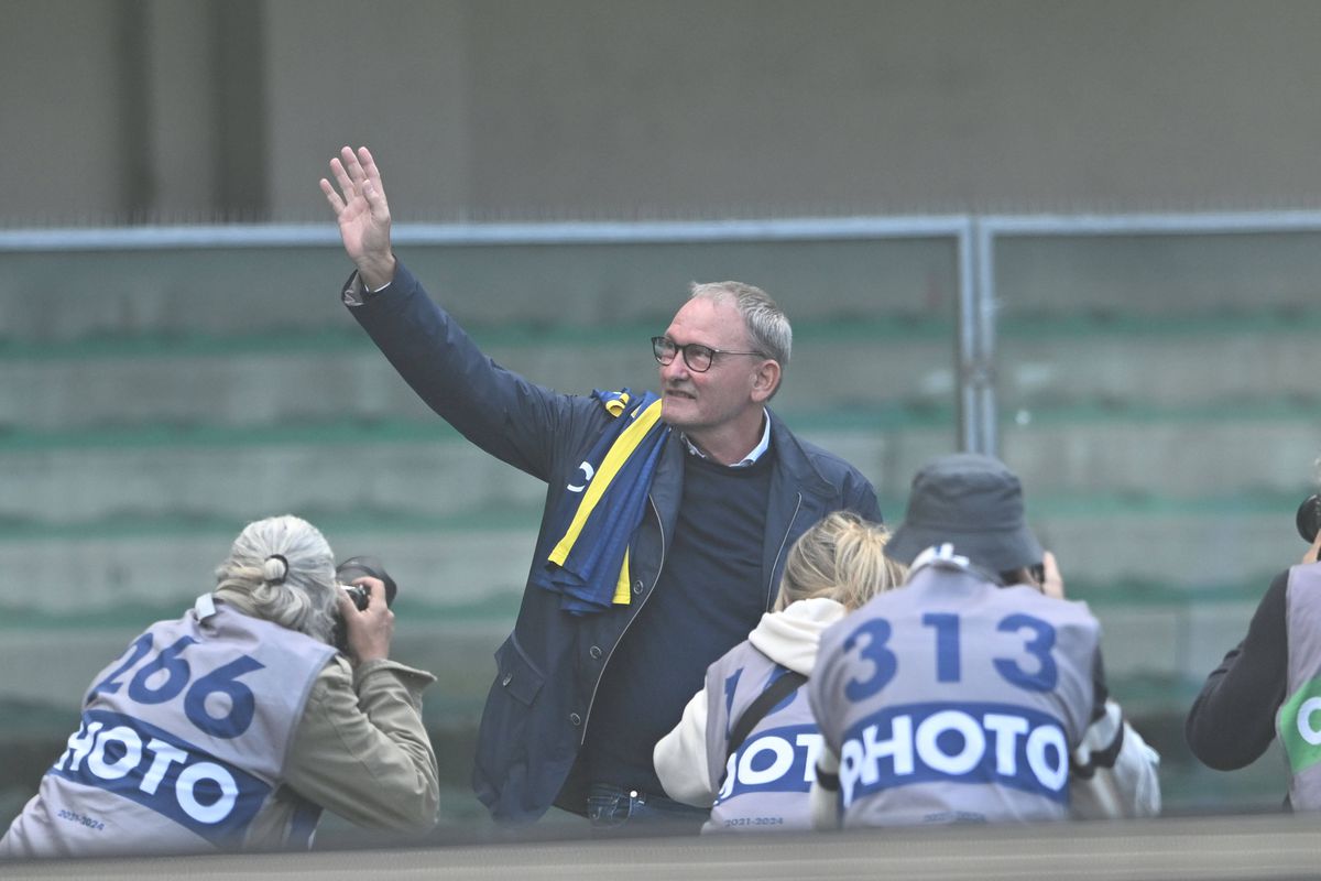 Îl recunoști? Atacantul legendar care a pus filme pentru adulți în vestiar, înainte de Danemarca - România, a intrat în televiziune