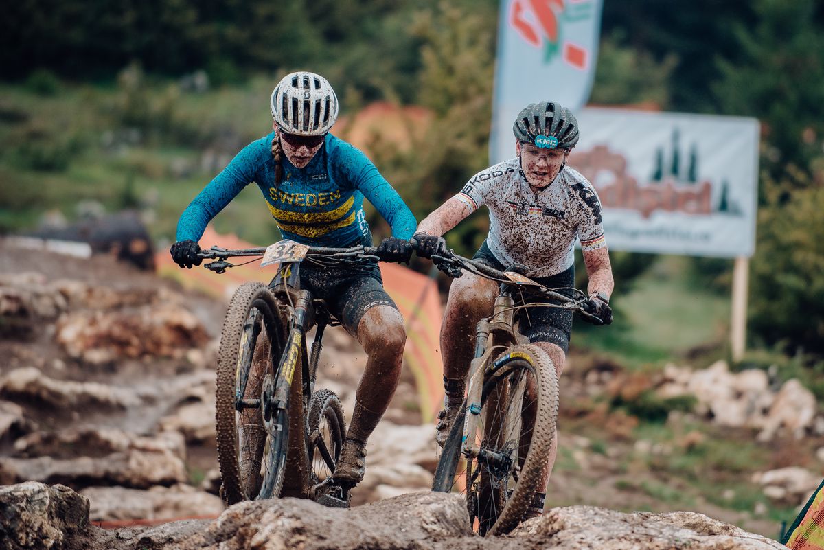 Imagini FABULOASE » Show în noroi la Campionatele Europene de Mountain Bike de la Cheile Grădiștei