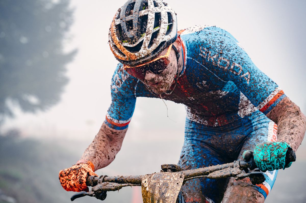 Imagini FABULOASE » Show în noroi la Campionatele Europene de Mountain Bike de la Cheile Grădiștei