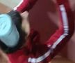 Novak Djokovic, lovit cu o sticlă de aluminiu