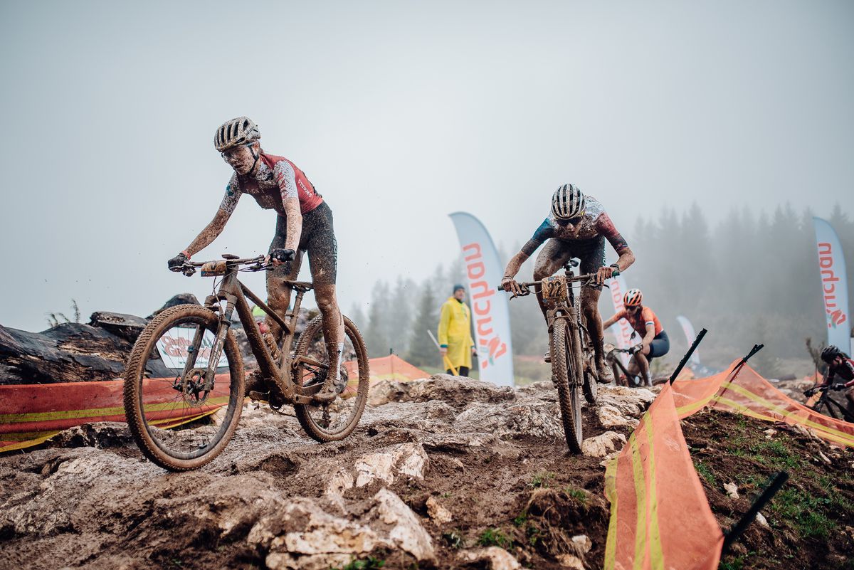 Imagini FABULOASE » Show în noroi la Campionatele Europene de Mountain Bike de la Cheile Grădiștei