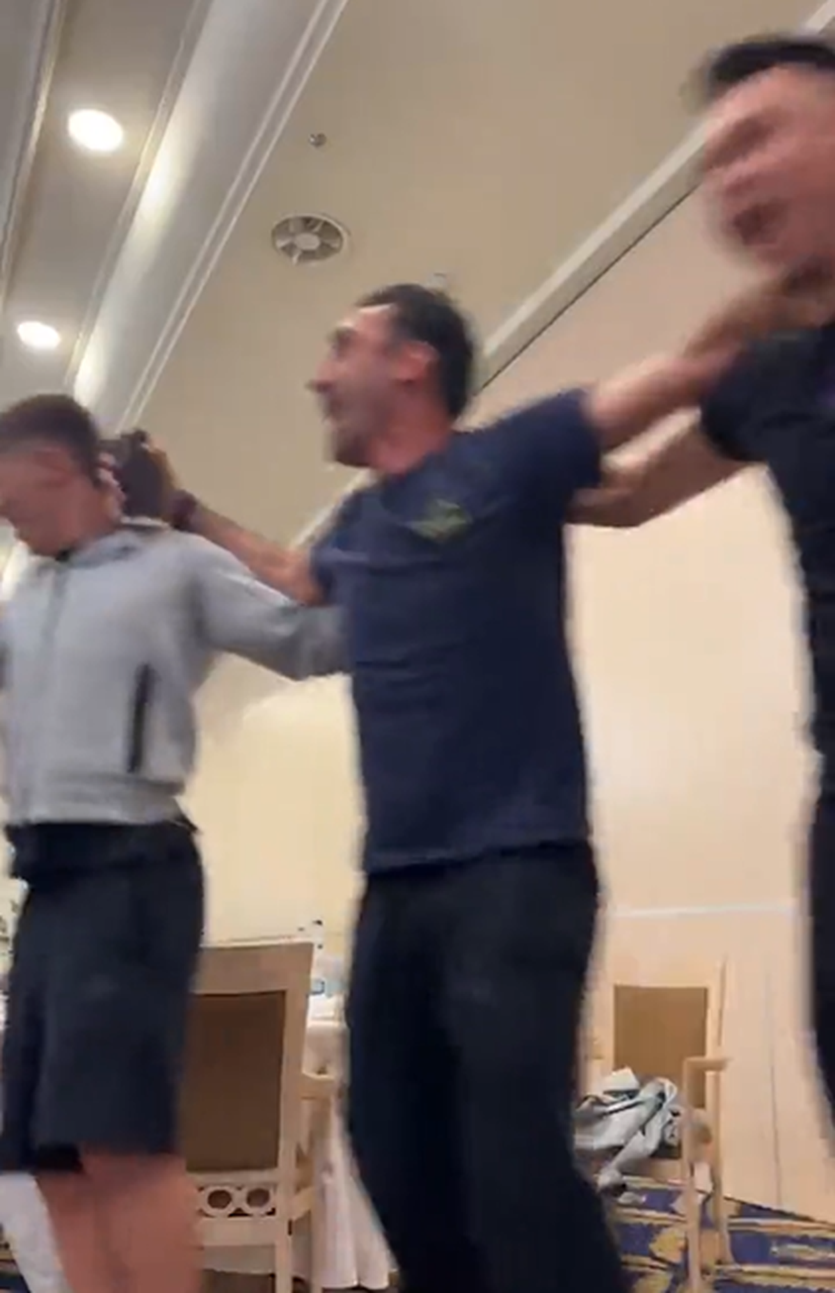 Daniel Bîrligea a postat o imagine rasistă: un berbec campion, doi câini dresați și trei păsări