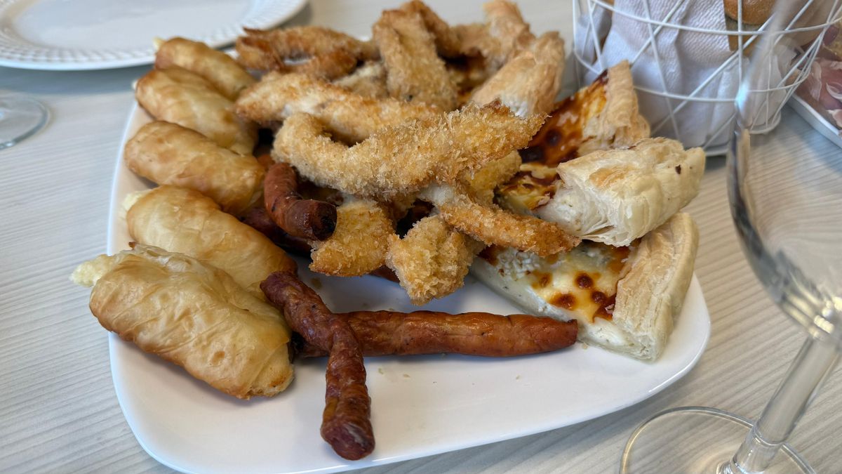 Cum arată loja pe care primarul Lia Olguța Vasilescu o are la stadionul din Craiova! Ce a agățat pe pereți