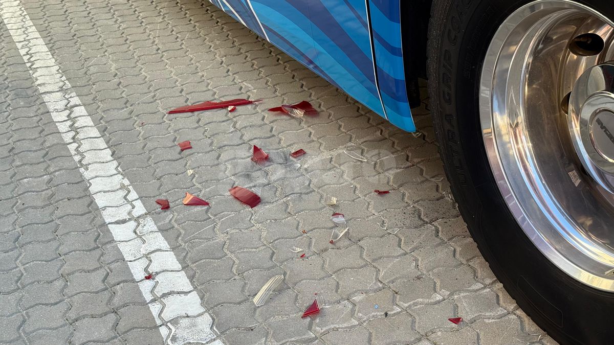 Universitatea Craiova - CFR Cluj a început din parcare! Autocarele celor două formații s-au „șters” ușor