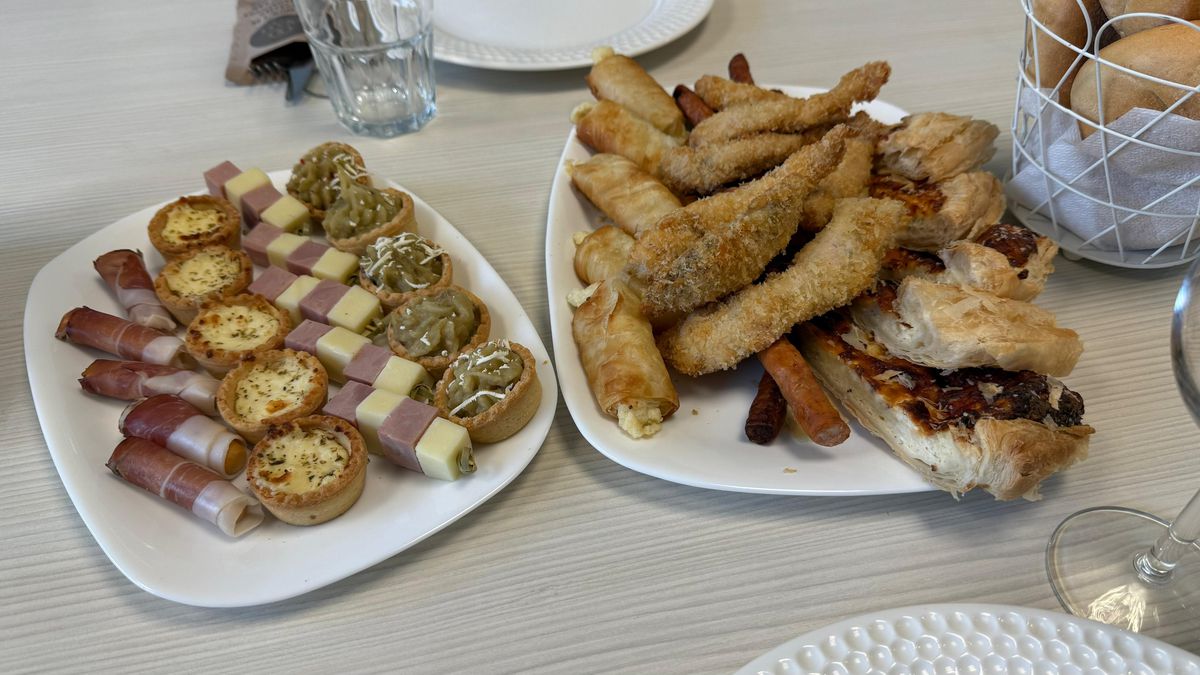 Cum arată loja pe care primarul Lia Olguța Vasilescu o are la stadionul din Craiova! Ce a agățat pe pereți