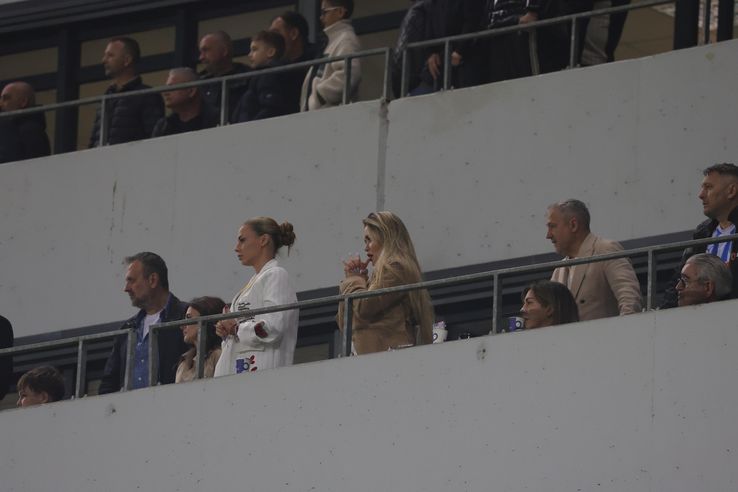 Alessia, soția lui Mitriță, sora fotbalistului (în alb) și Mihai Rotaru