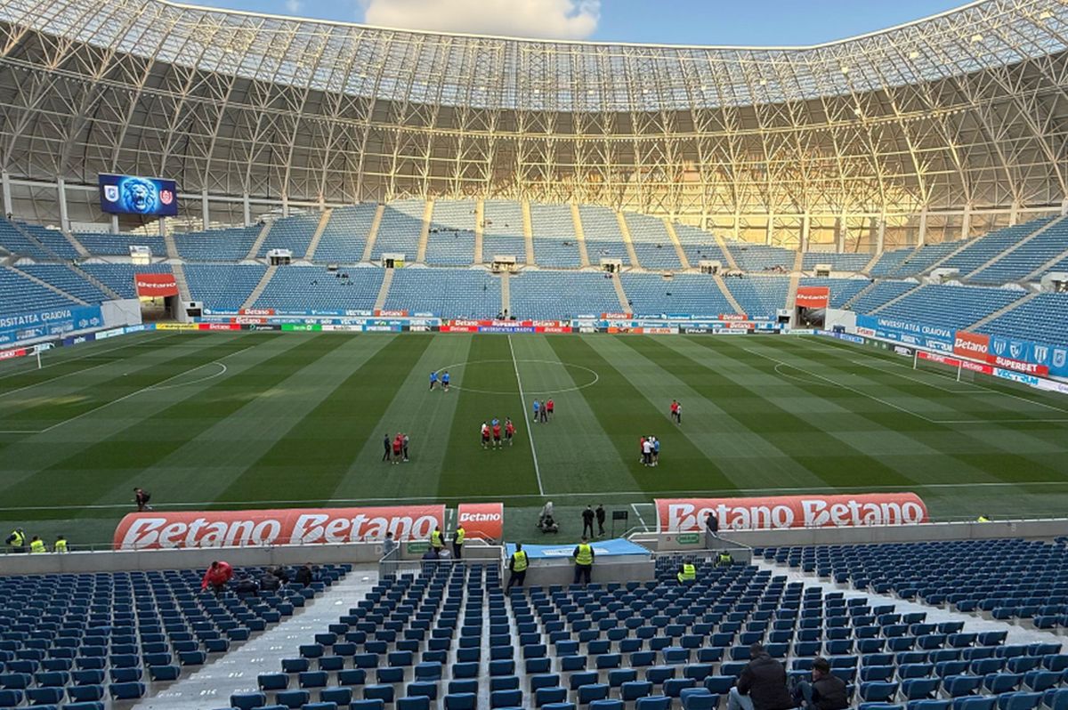 Cum arată loja pe care primarul Lia Olguța Vasilescu o are la stadionul din Craiova! Ce a agățat pe pereți