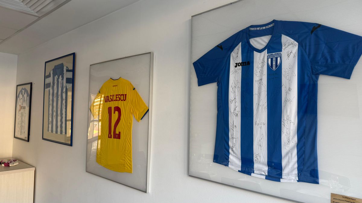 Cum arată loja pe care primarul Lia Olguța Vasilescu o are la stadionul din Craiova! Ce a agățat pe pereți