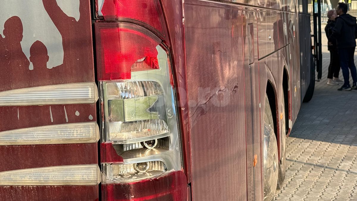 Universitatea Craiova - CFR Cluj a început din parcare! Autocarele celor două formații s-au „șters” ușor