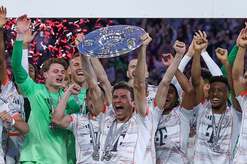 FOTO Thomas Muller a fost sufletul petrecerii pe Allianz Arena, după ce Bayern a câștigat al 34-lea titlu!
