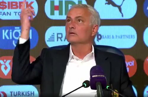 Jose Mourinho, cap sau pajură! » „Eu merg noaptea la distracție în club. Așa fac eu, arunc monedele în sus!”