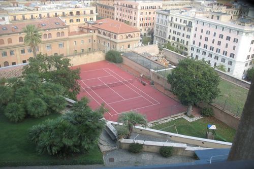 Vaticanul ascunde un teren de tenis pe care Papa Leon al XIV-lea își poate cultiva pasiunea » „Sportul Alb” are o istorie de 5 secole în cel mai mic stat din lume