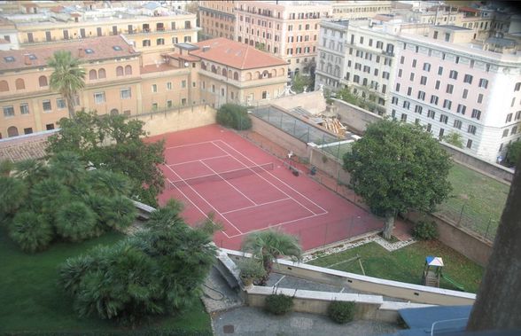 Vaticanul ascunde un teren de tenis pe care Papa Leon al XIV-lea își poate cultiva pasiunea » „Sportul Alb” are o istorie de 5 secole în cel mai mic stat din lume