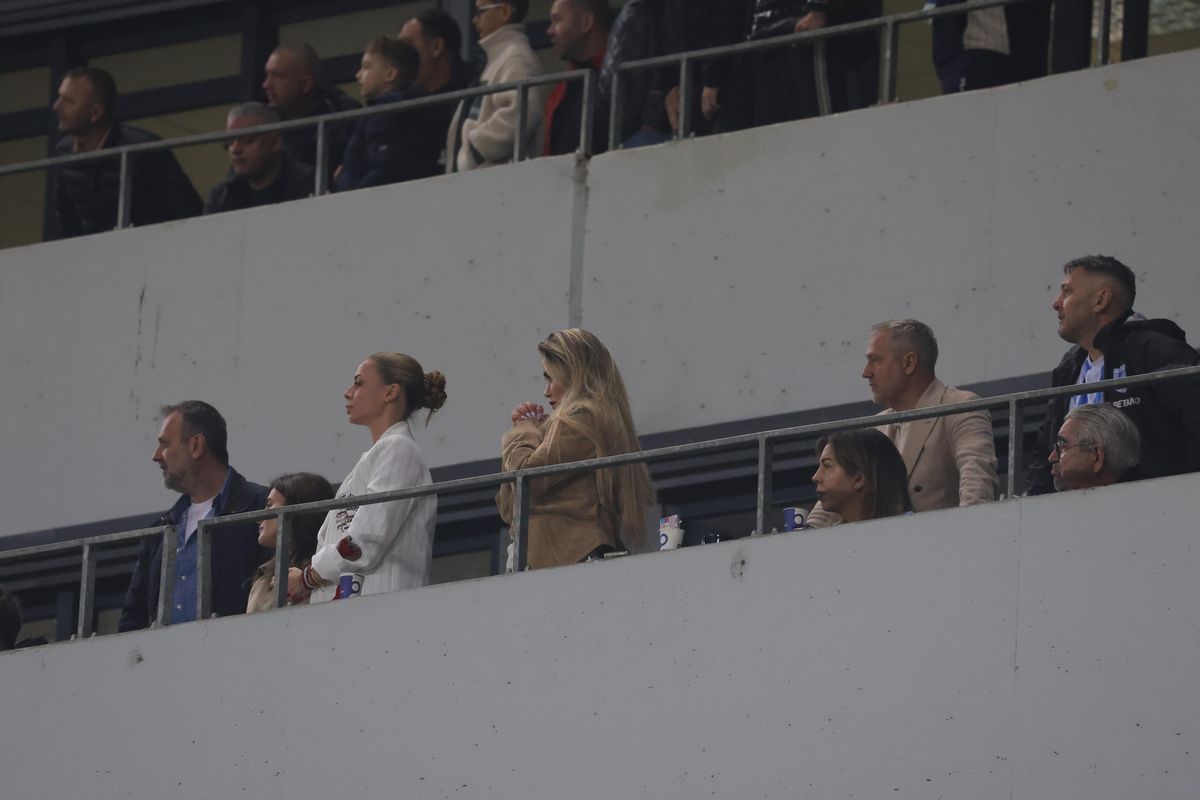 În timp ce FCSB sărbătorea titlul, Mirel Rădoi se descătușa la microfon: „Sunt prostul proștilor!”