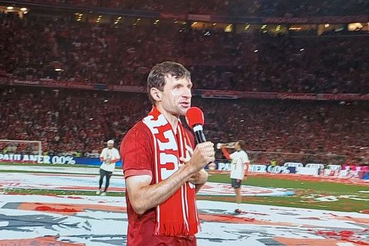 Sărbătoare la al 34-lea titlu câștigat de Bayern, cu Thomas Muller eroul serii de pe Allianz Arena