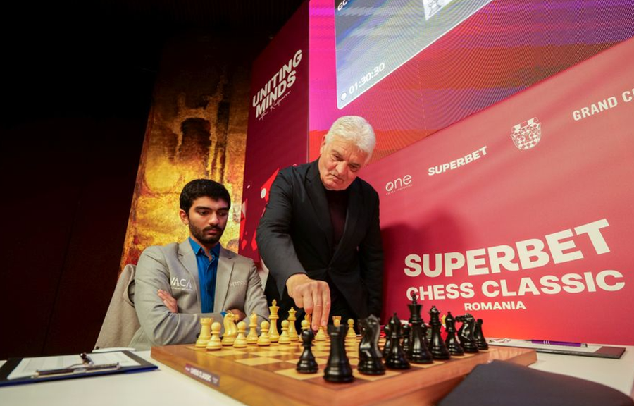 Ioan Andone a deschis una dintre partidele disputate la București Runda a treia la Superbet Chess Classic România 2025: Bogdan Deac reușește remiza contra campionului mondial en-titre
