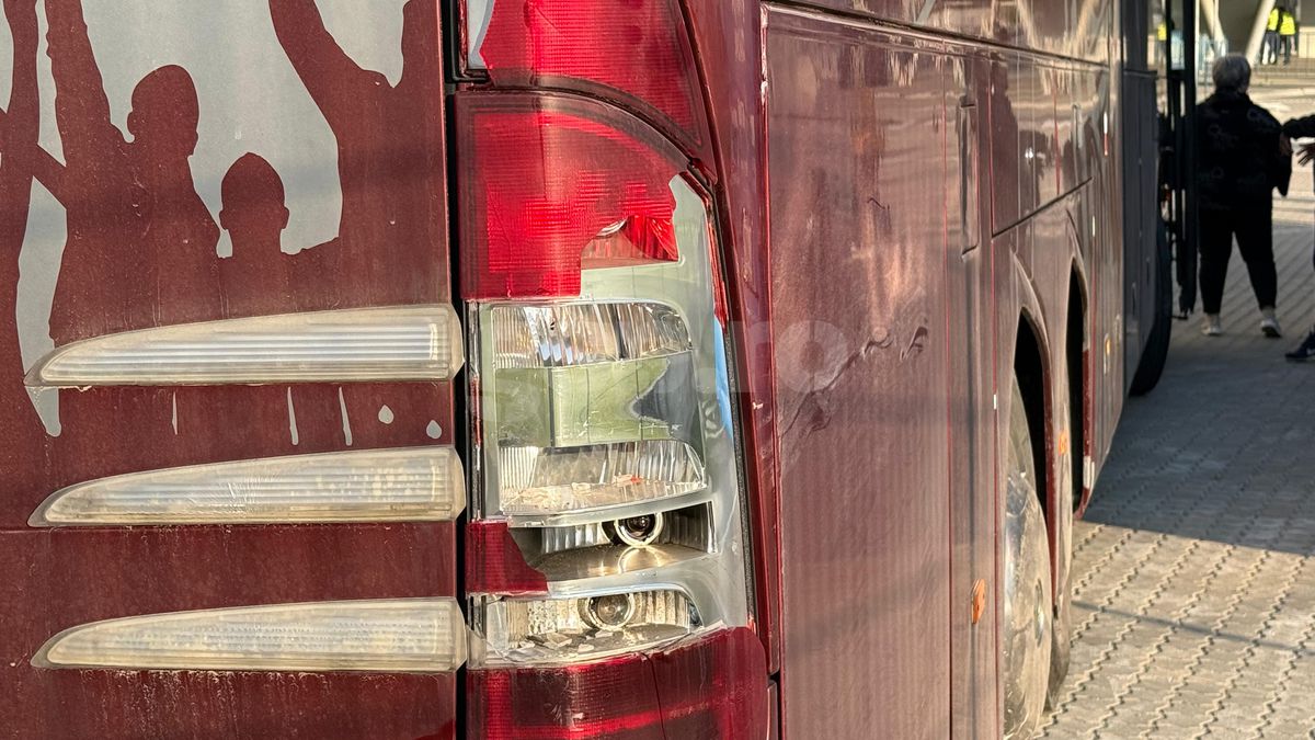 Autocarele s-au atins înainte de Universitatea Craiova - CFR Cluj