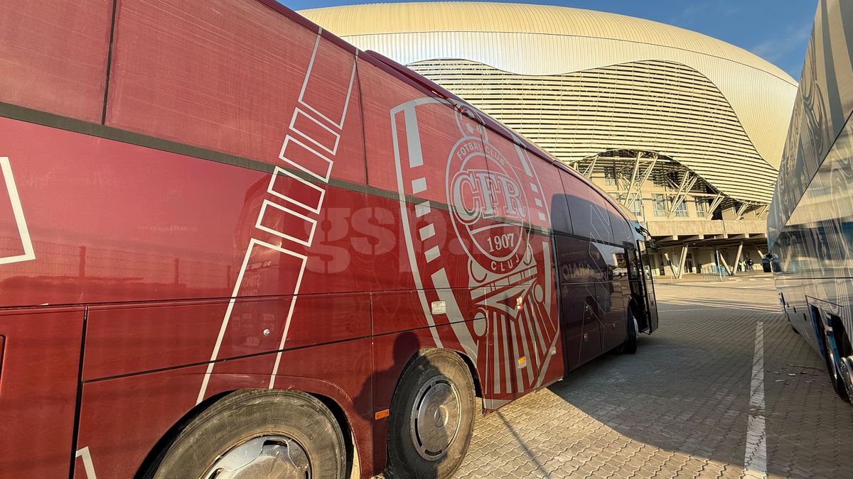 Autocarele s-au atins înainte de Universitatea Craiova - CFR Cluj