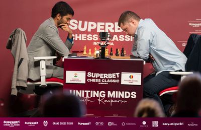 Runda a treia la Superbet Chess Classic România 2025: prima victorie cu piesele negre, remiză solidă pentru Deac și un nou lider în clasament
