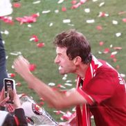 Sărbătoare la al 34-lea titlu câștigat de Bayern, cu Thomas Muller eroul serii de pe Allianz Arena