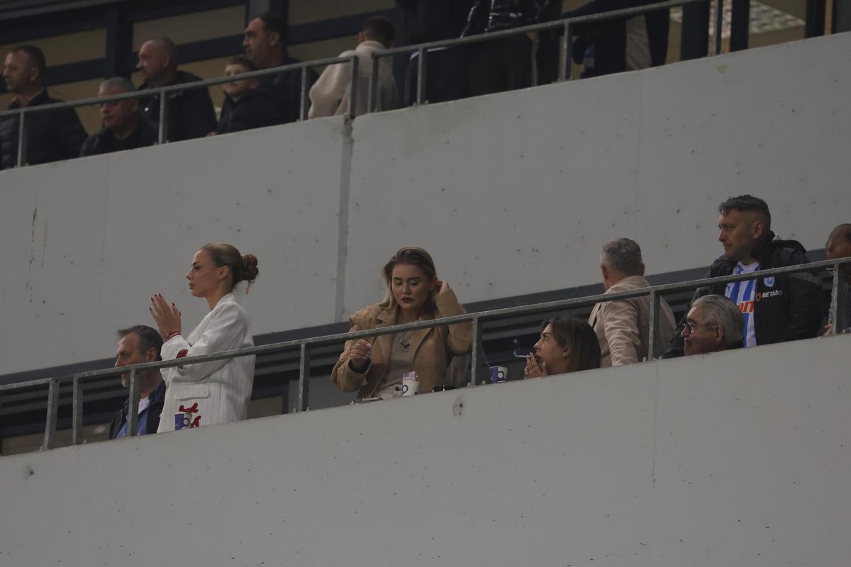 În timp ce FCSB sărbătorea titlul, Mirel Rădoi se descătușa la microfon: „Sunt prostul proștilor!”