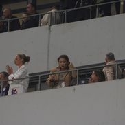 Alessia, soția lui Mitriță, sora fotbalistului (în alb) și Mihai Rotaru