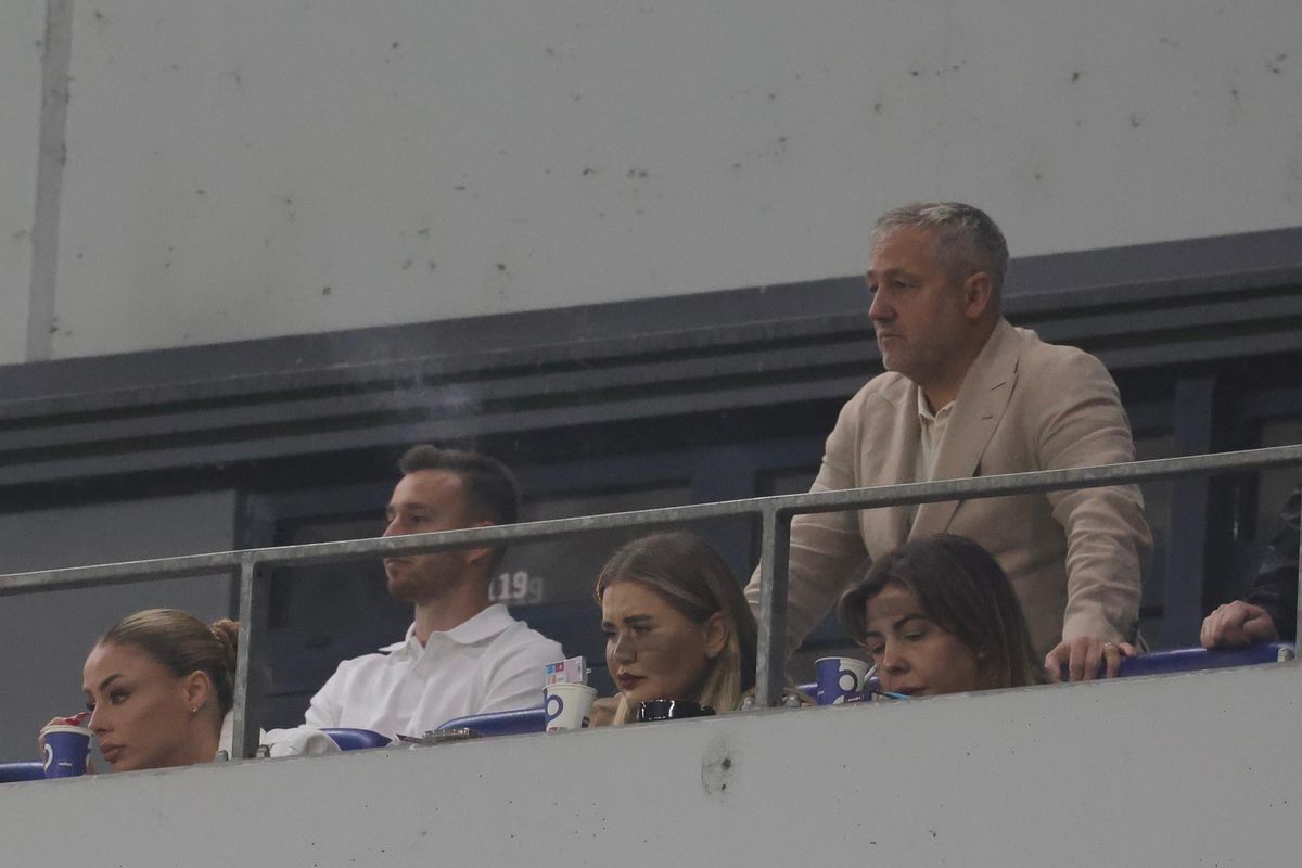 În timp ce FCSB sărbătorea titlul, Mirel Rădoi se descătușa la microfon: „Sunt prostul proștilor!”