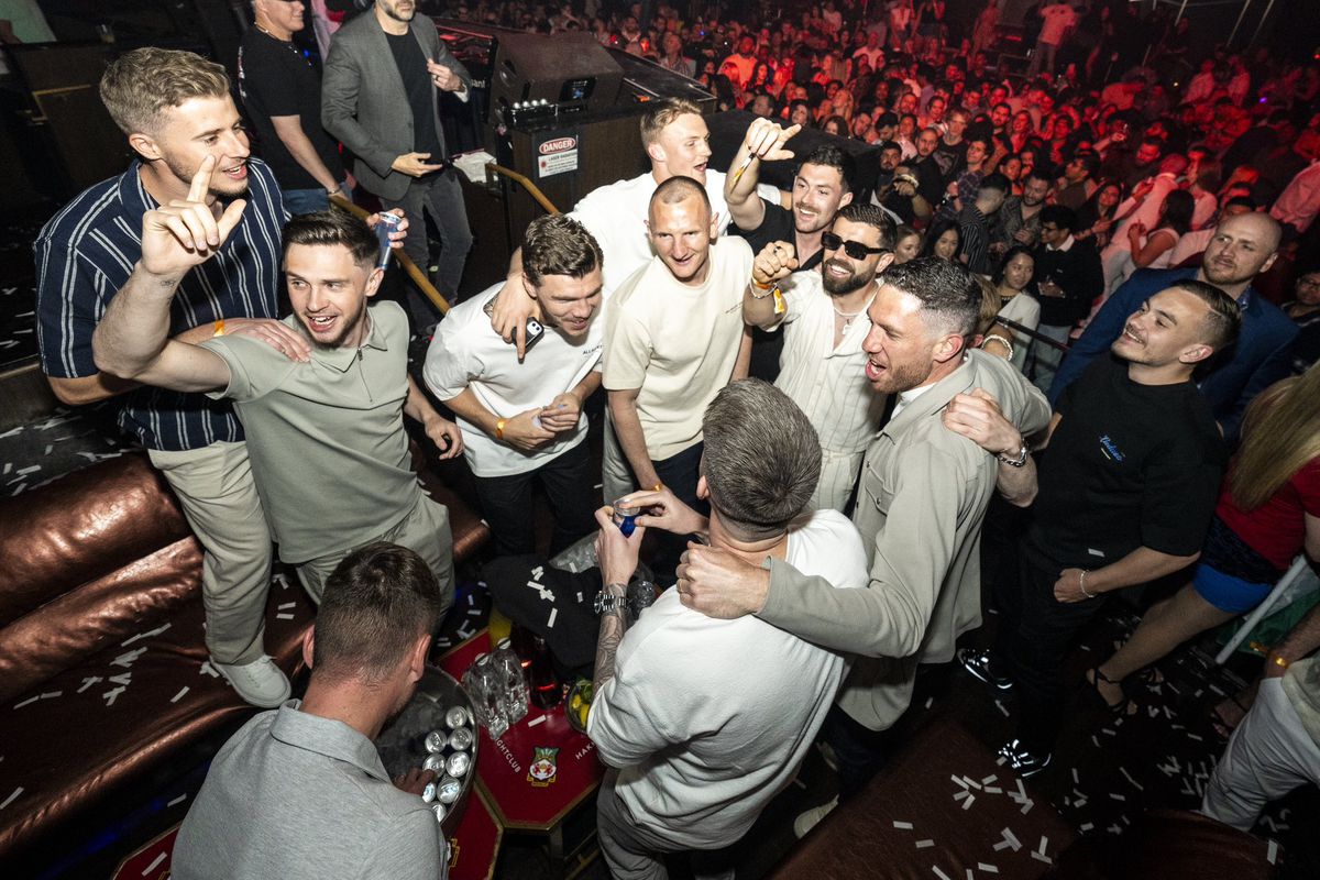 Au promovat și patronul le-a făcut cadou o escapadă în Las Vegas! Noapte de pomină