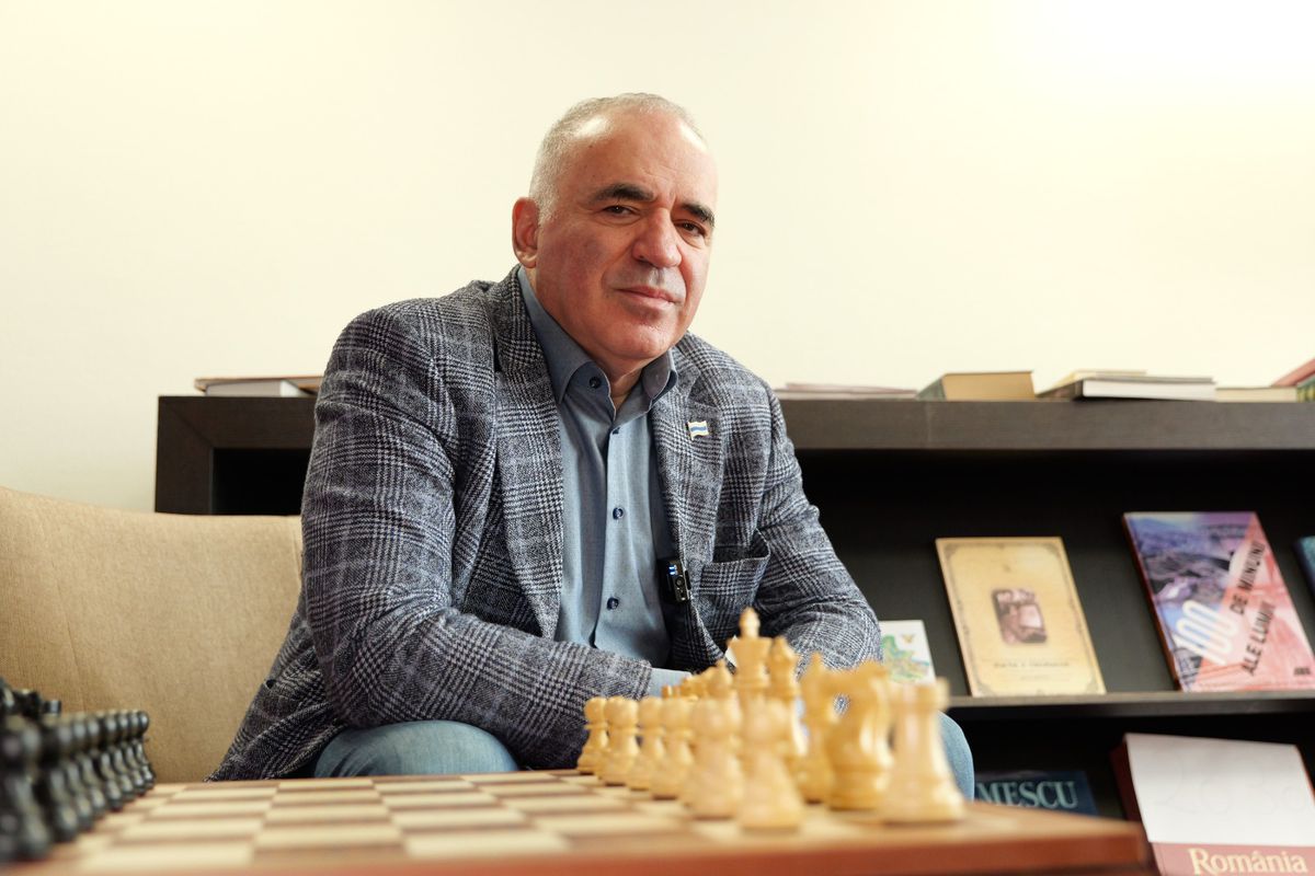 Garry Kasparov, interviu-eveniment: „Europa a ratat șansa unui cvasistat cu milioane de ruși, care ar fi întors războiul!” + „Ce se întâmplă la București salvează istoria șahului clasic”