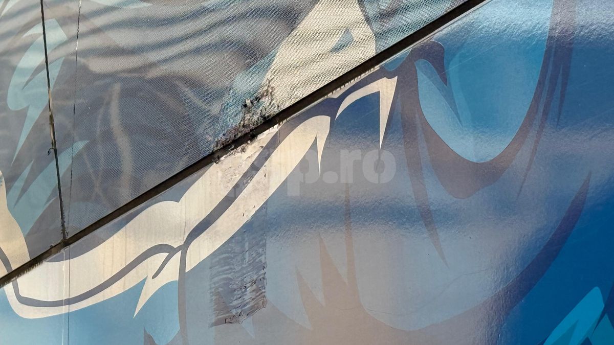 Universitatea Craiova - CFR Cluj a început din parcare! Autocarele celor două formații s-au „șters” ușor