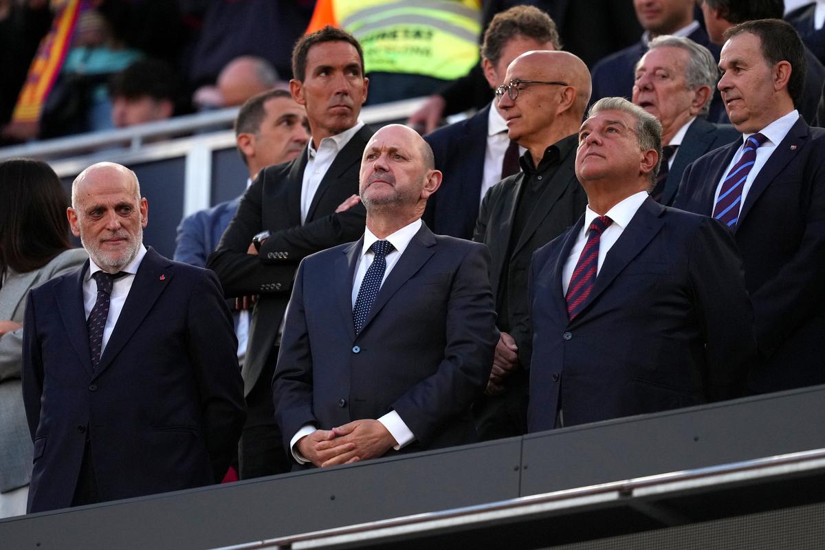 O româncă, invitată de onoare în loja VIP a lui Laporta la Barcelona - Real » A stat lângă șeful catalanilor