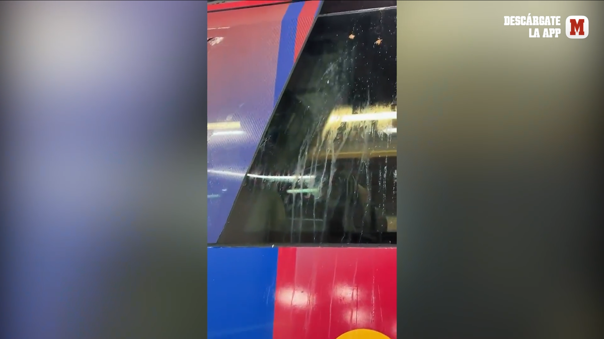 Fanii Barcelonei au aruncat cu obiecte în autocarul propriei echipe