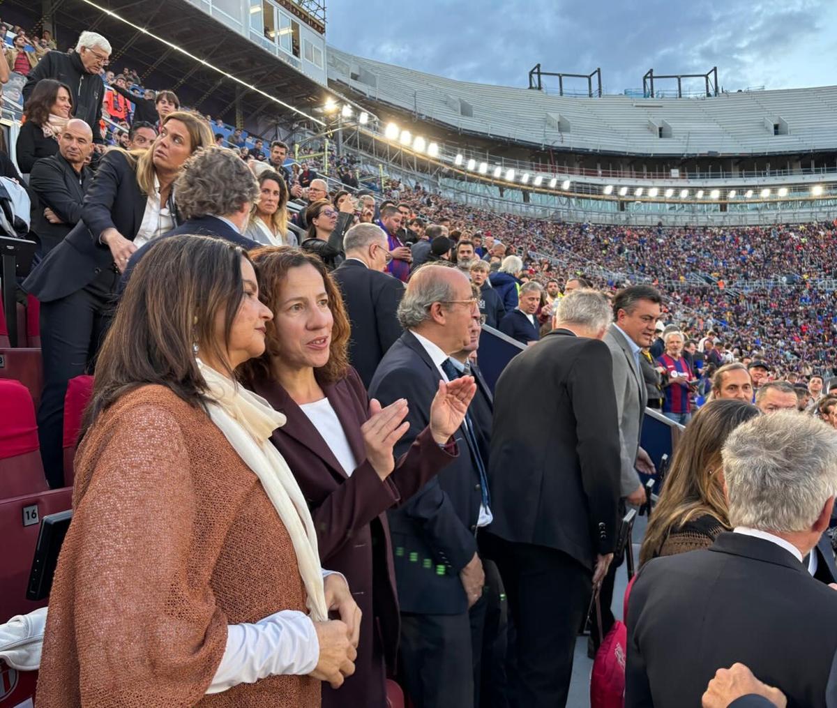 O româncă, invitată de onoare în loja VIP a lui Laporta la Barcelona - Real » A stat lângă șeful catalanilor