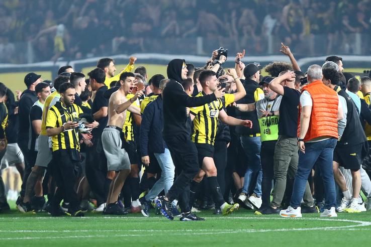 Răzvan Marin și AEK Atena au câștigat titlul în Grecia // FOTO: sportal.gr
