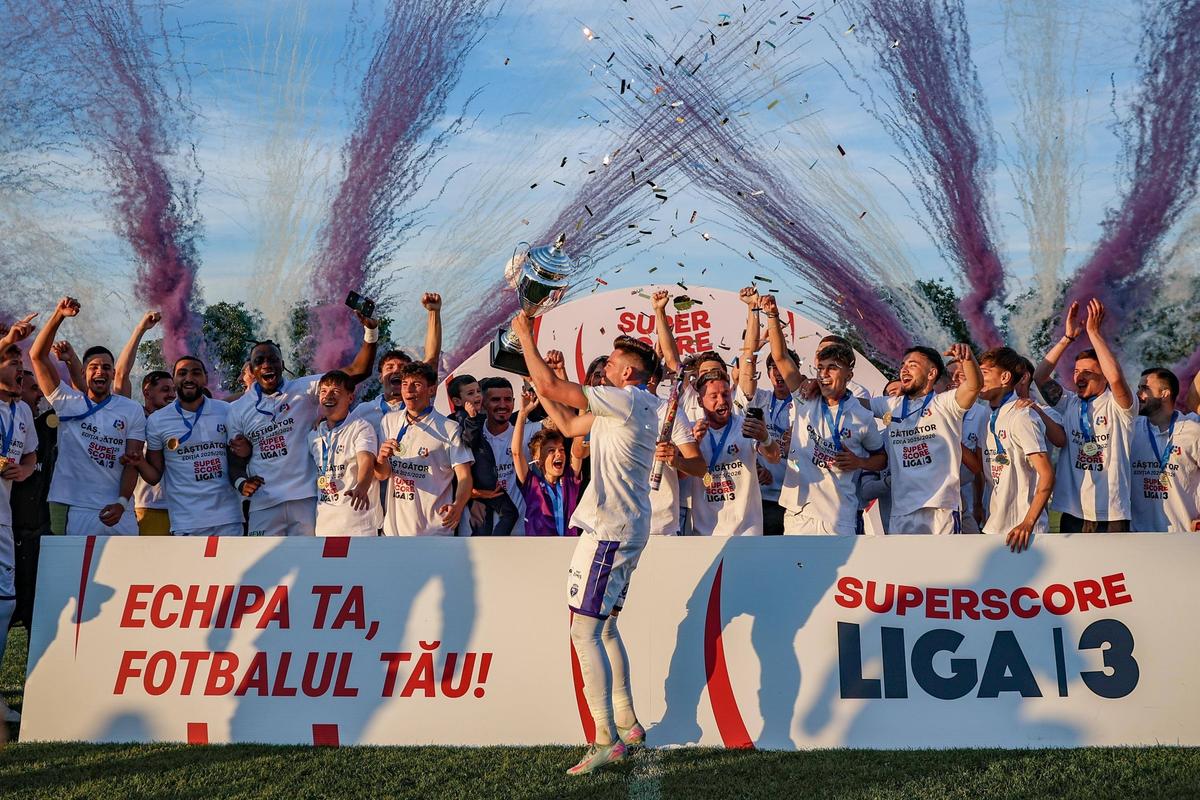 Sărbătoare alb-violet » Au „aprins” malurile Begăi după revenirea lui Poli Timișoara în Liga 2