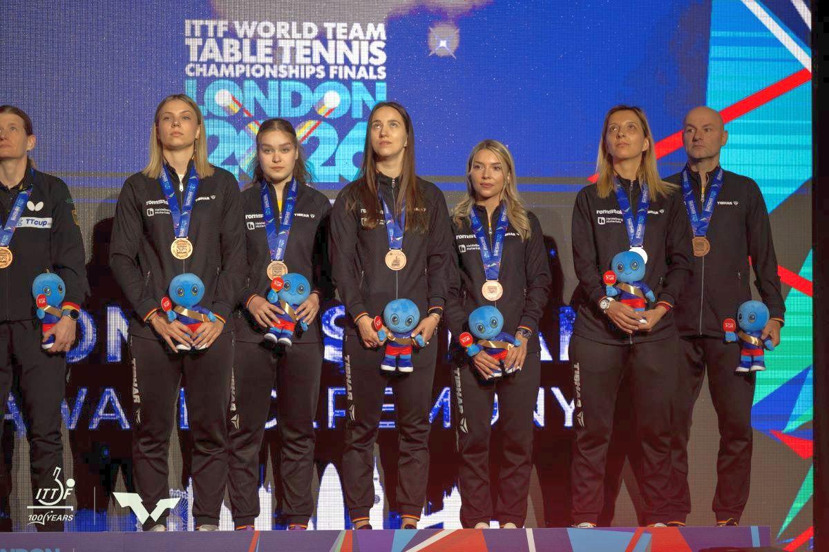 Echipa feminină a României de tenis de masă și-a primit medaliile mondiale de bronz la Londra