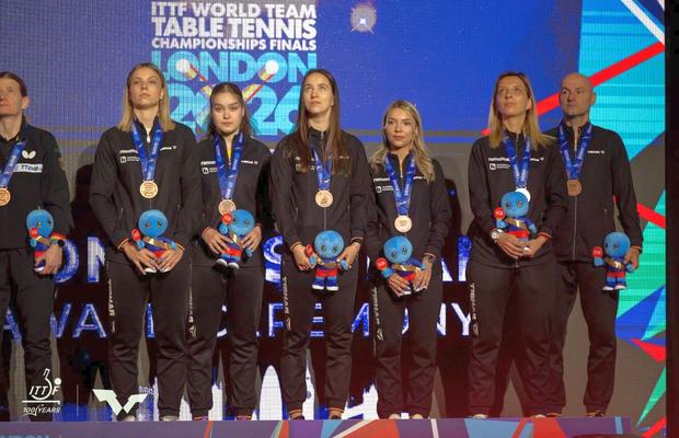 Echipa feminină a României de tenis de masă și-a primit medaliile mondiale de bronz la Londra