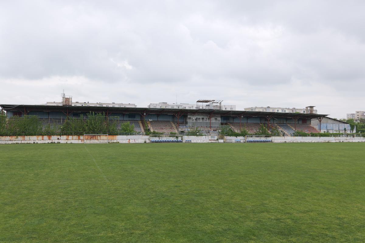 Stadionul-fantomă din România, înghițit de buruieni și rugină » Echipa națională a jucat aici de două ori