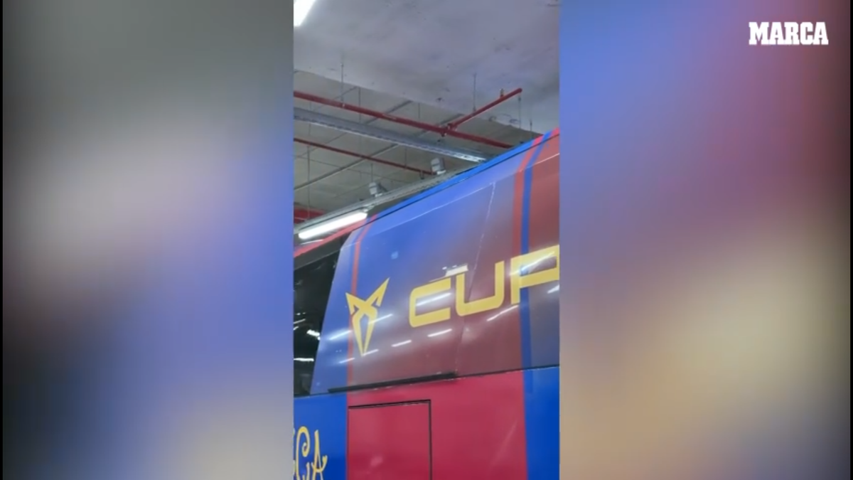 Fanii Barcelonei au aruncat cu obiecte în autocarul propriei echipe