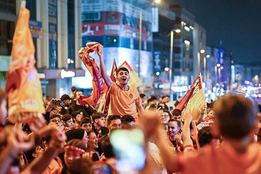 Suporterii lui Galatasaray au sărbătorit titlul // foto: Imago Images