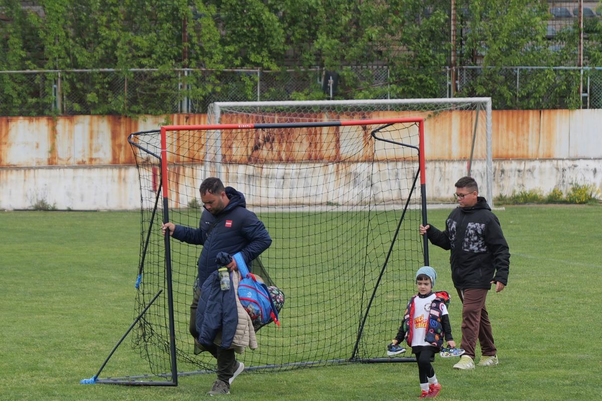 Stadionul-fantomă din România, înghițit de buruieni și rugină » Echipa națională a jucat aici de două ori
