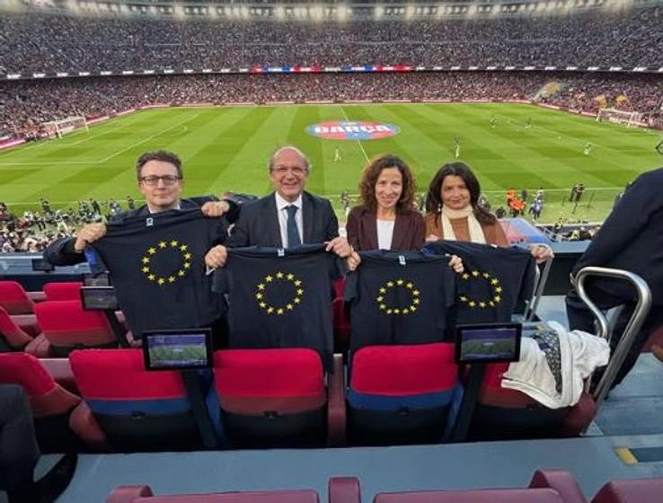 Românca Roxana Mînzatu, invitată specială pe „Camp Nou” la Barcelona – Real Madrid // FOTO: Instagram