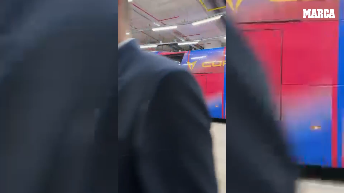 Scene incredibile: fanii Barcelonei au aruncat cu obiecte în autocarul... propriei echipe!