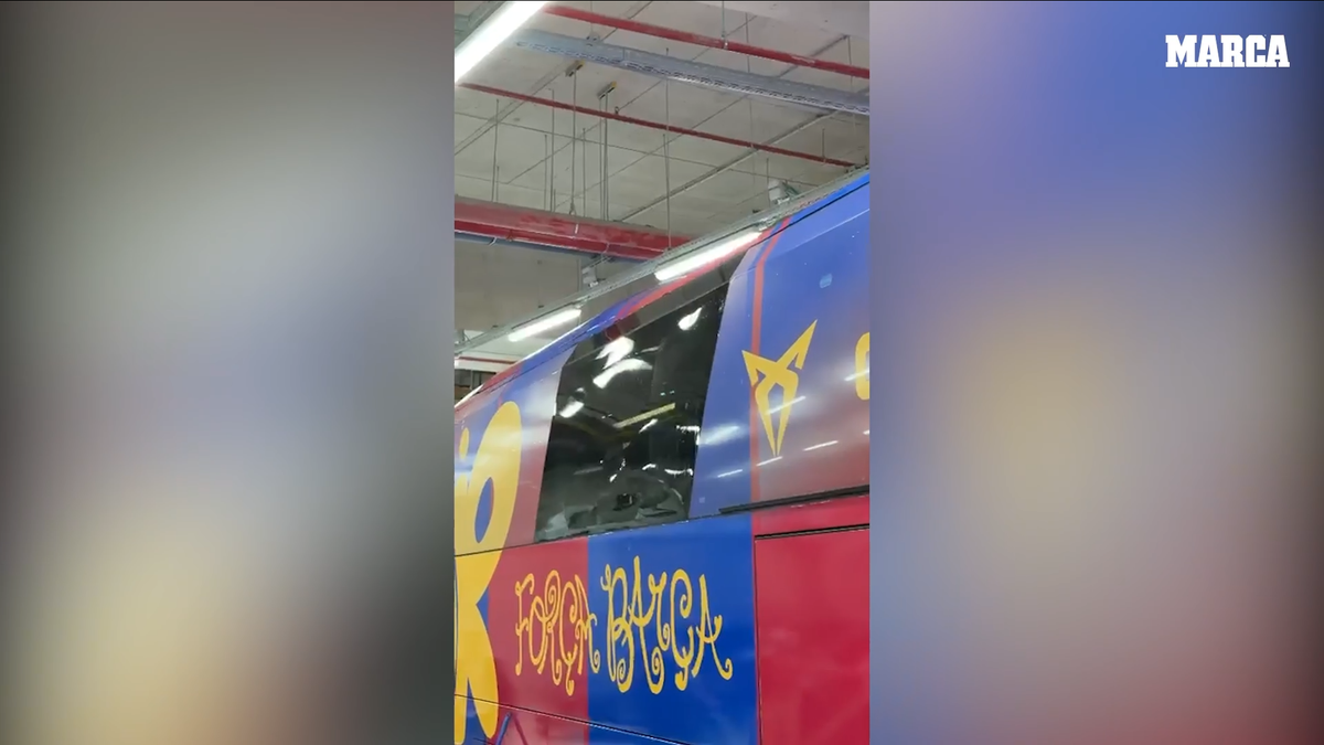 Fanii Barcelonei au aruncat cu obiecte în autocarul propriei echipe