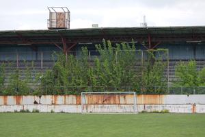 Cum arată astăzi „Arena Columbia”, stadionul-fantomă din România, înghițit de buruieni și rugină » Echipa națională a jucat aici de două ori
